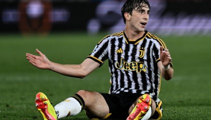 意媒：米雷蒂在尤文热身赛右腿屈肌受伤离场，可能影响到球员转会