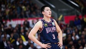 app下载-两罚不中！苏群：胡明轩死球犯规酿变数 哈维绝杀逆袭 期待G3