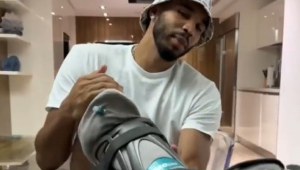 早日康复！塔图姆：再穿个不到两周就可以脱下这款“限量版”护具