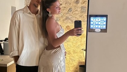 体育赛事-🥰20岁拜仁新援比绍夫官宣恋情，女友是拜仁名宿绍尔17岁的女儿