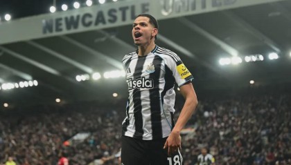 英超绝杀！曼城爆冷！曼联丢分稳居前三，夺冠热门7分领跑