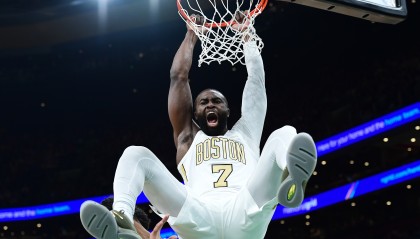 Kaiyun Sports-杰伦·布朗：我很壮&amp;一直猛冲筐/不回避对抗/不假摔 我竟然零罚球